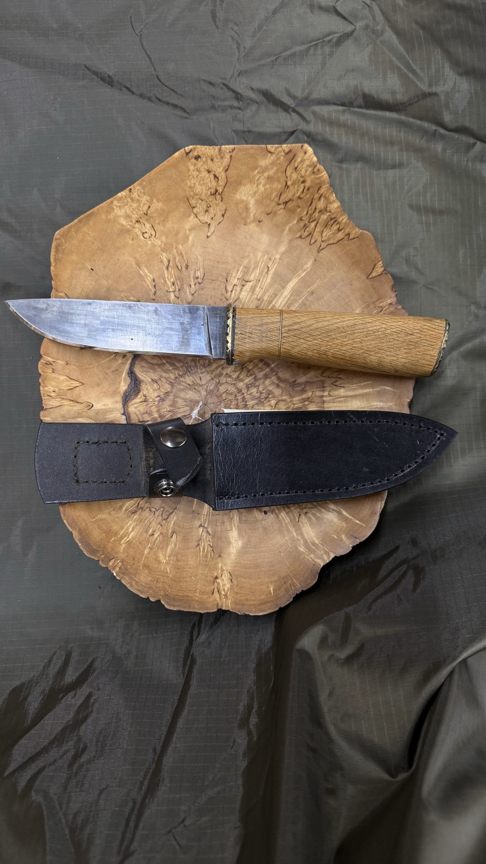 Изображение нож охотник, сталь шх-15, рукоять дуб в интернет-магазине Travers