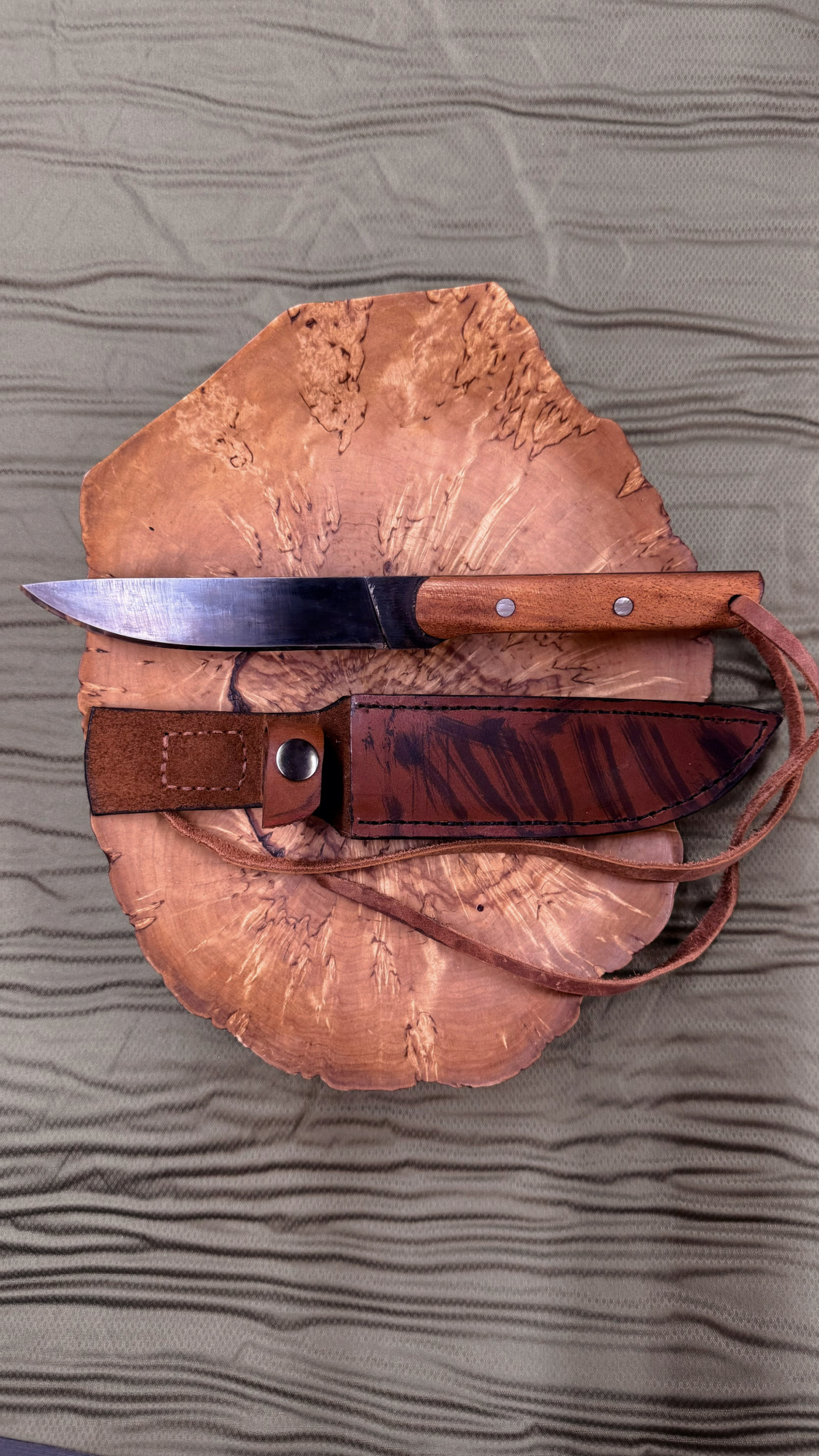 Изображение нож турист, сталь шх-15, рукоять сапеле, клепки нержавейка в интернет-магазине Travers