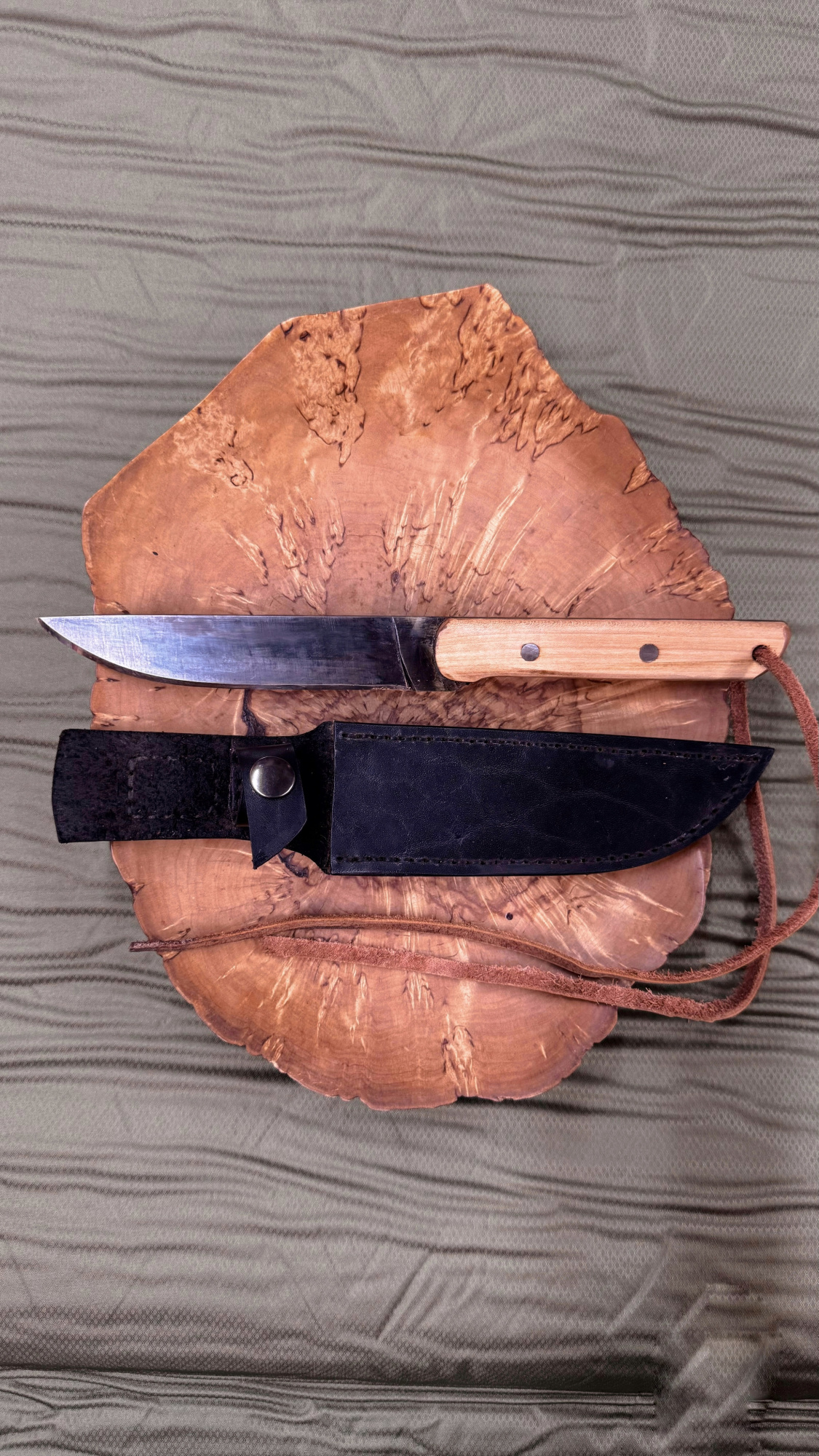 Изображение нож турист, сталь шх-15, рукоять клен, клепки нержавейка в интернет-магазине Travers